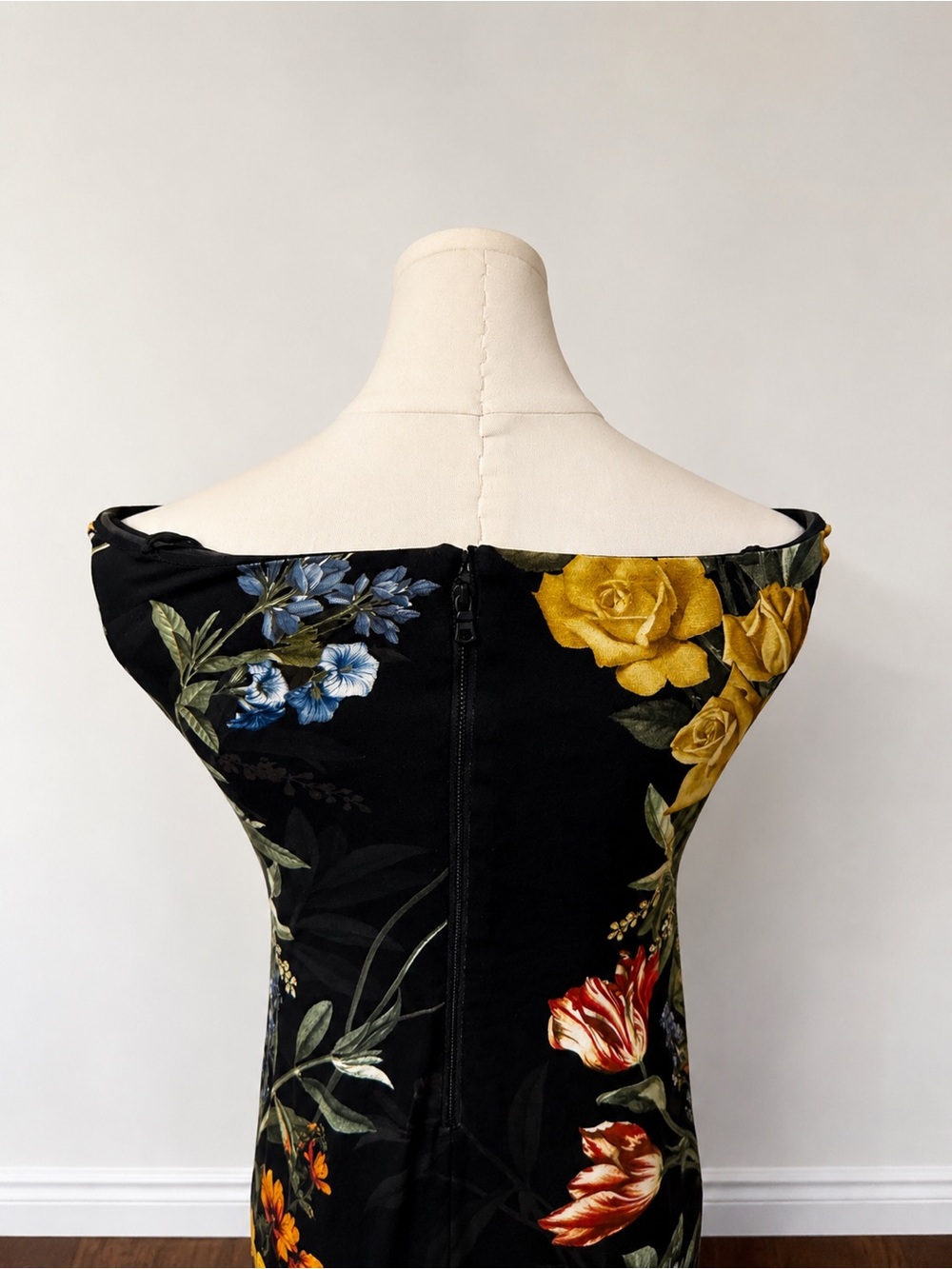 Alice + Olivia Delora Floral Off-Shoulder Maxi Dress - Picture 6 of 8